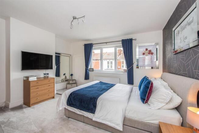 Bedroom 1.jpg