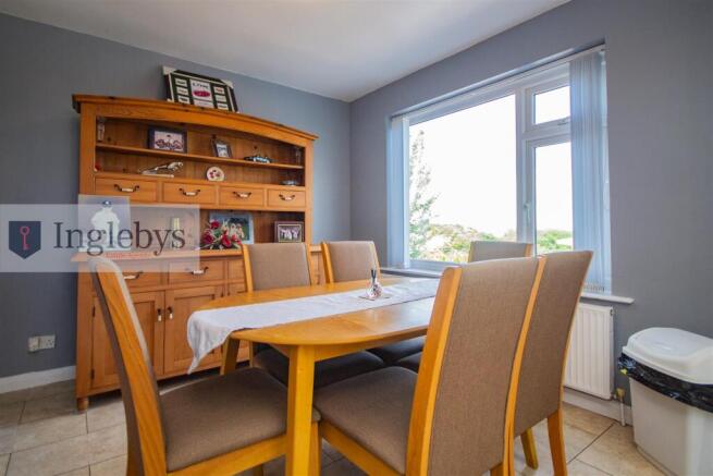 4 bed Detached for sale Image 8