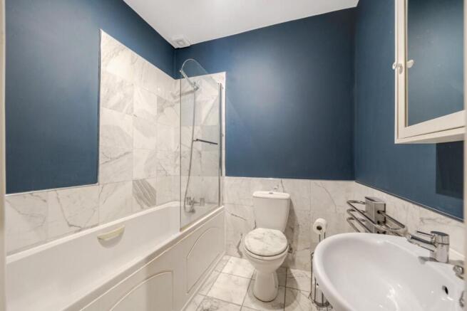 2 bed Apartment to rent Image 11