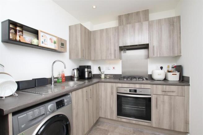 Kitchen_.JPG