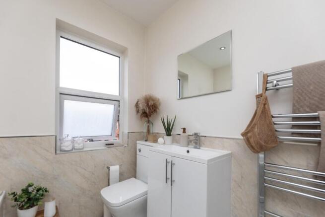 2 bed Terraced to rent Image 5