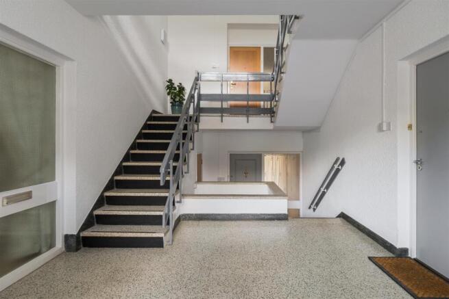 3 bed Apartment for sale Image 4