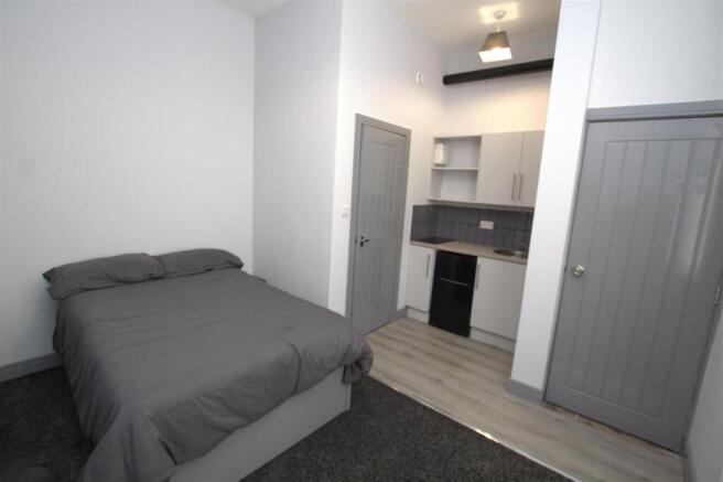 1 bed Apartment to rent Image 12