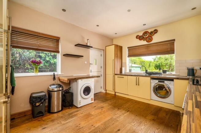 3 bed Semi-Detached for sale Image 6