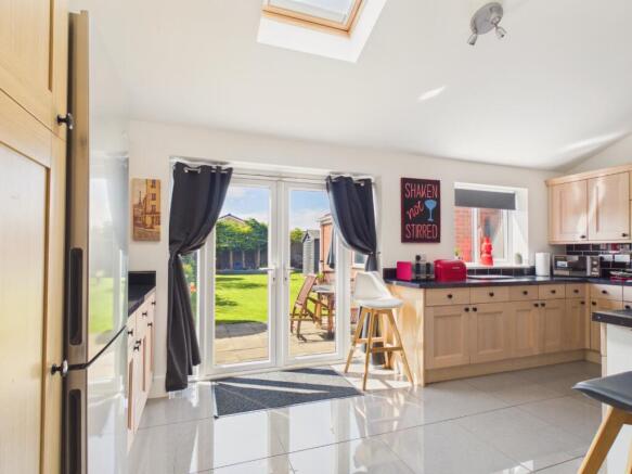 3 bed Semi-Detached for sale Image 10