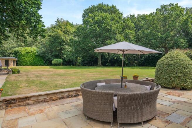 6 bed Detached for sale Image 11
