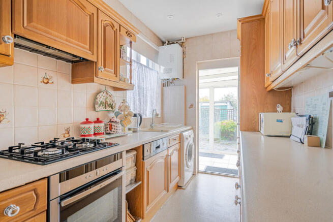 Shortwood Avenue, Staines-upon-Thames, Surrey, TW18 photo 3