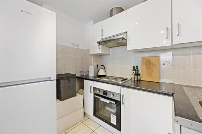 BCFBL - Askew Road - Kitchen (3)-1.jpg