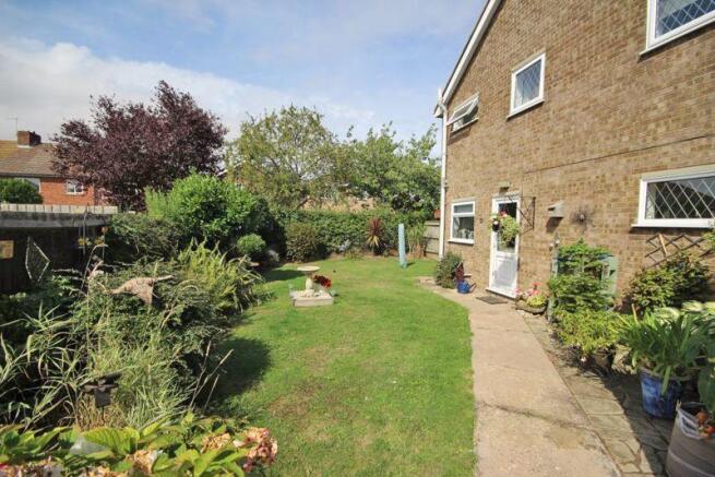 Rear garden photo 2