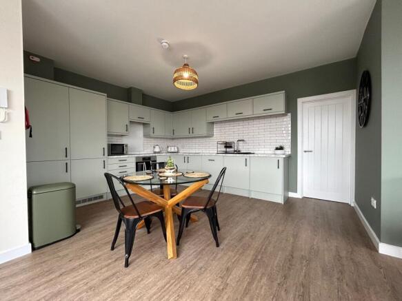 1 bed House Share to rent Image 8