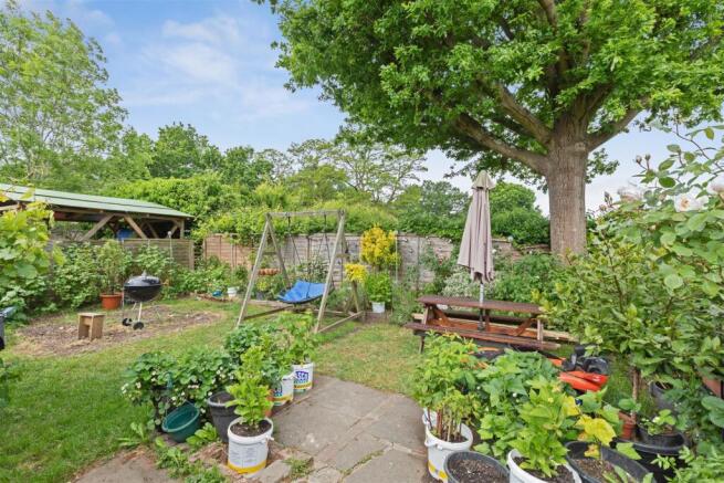 36 Balmoral Dr, Borehamwood WD6 2RD_019.jpg