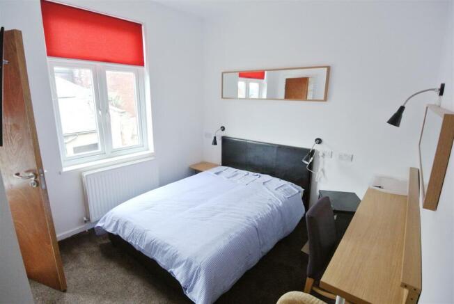 5 bed House to rent Image 4