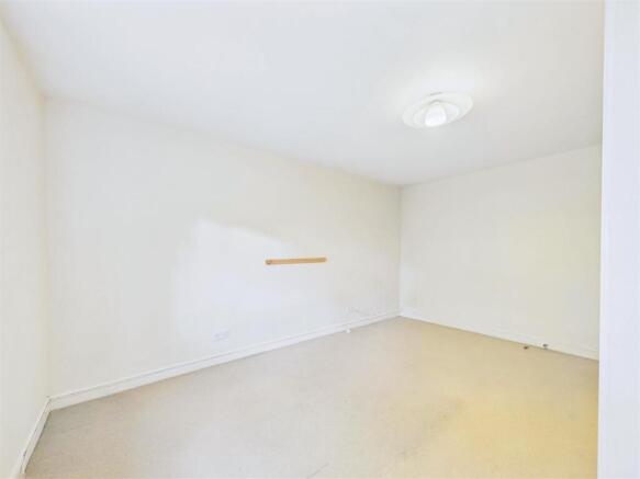 2 bed Apartment for sale Image 10