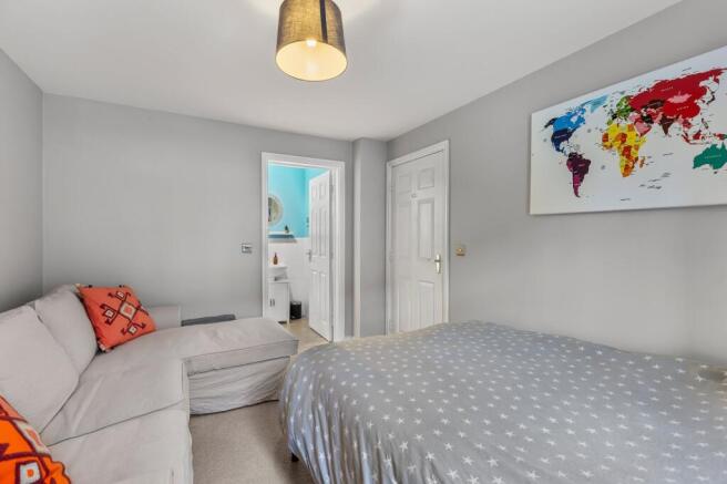 4 bed House for sale Image 8