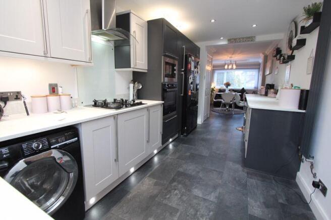 Kitchen to Din...