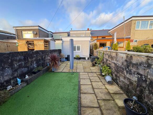 Rear Garden c (edit).jpg