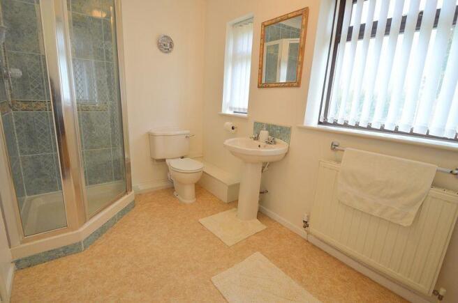 ensuite to bed...