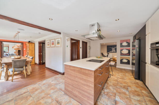 1306183-7-684c462...