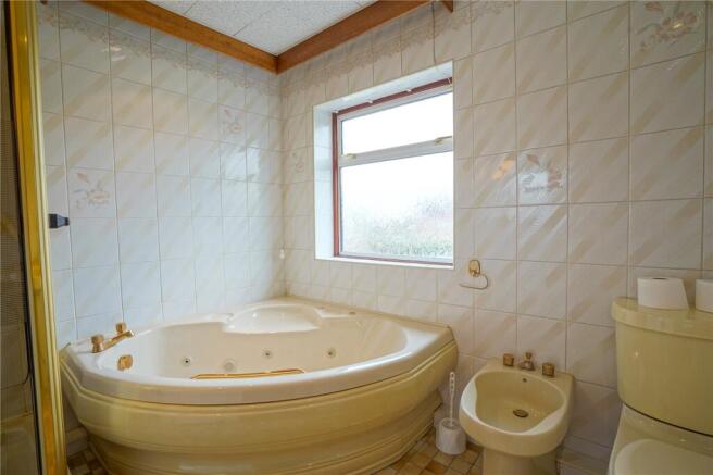 4 bed Semi-Detached for sale Image 12