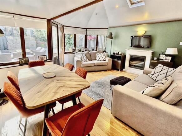 Conservatory/Dining Area