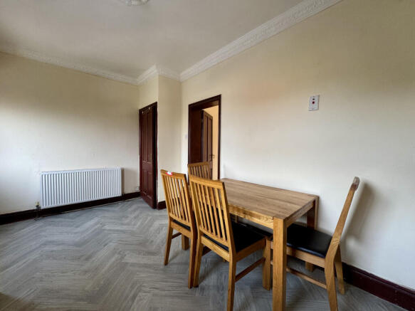 2 bed Terraced to rent Image 6