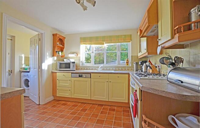 kitchen 2.jpg