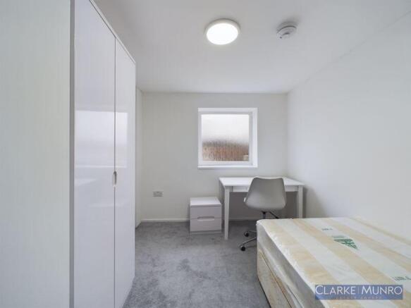 3 bed Apartment to rent Image 4