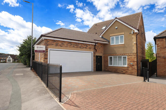5 bed Detached for sale in castleford