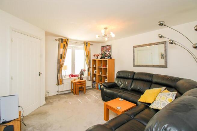 3 bed Semi-Detached for sale Image 4