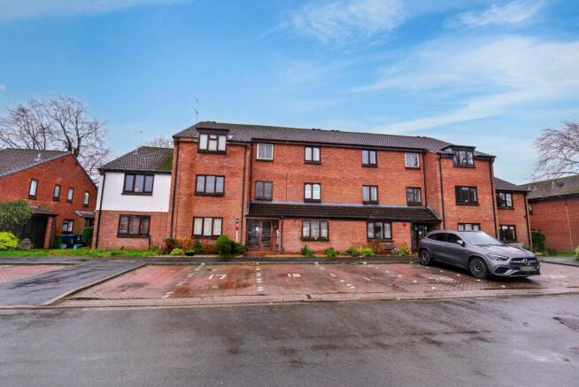 16 William Tarver Close, Warwick, Warwickshire, CV34 4UE