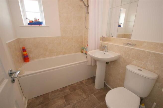 FAMILY BATHROOM / WC