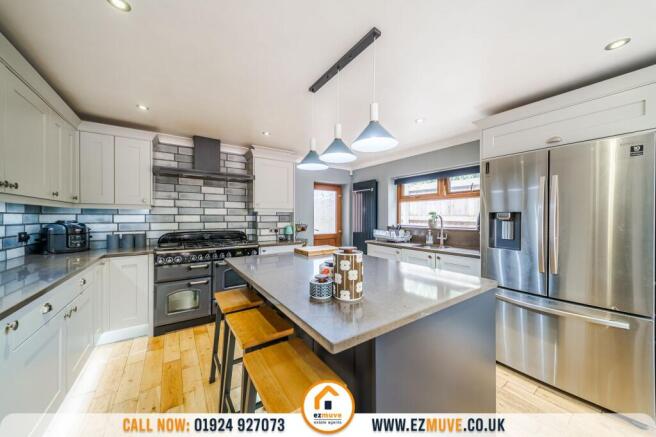 5 bed Detached for sale Image 9