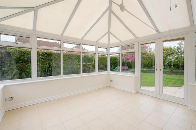 4 bed Detached for sale Image 8