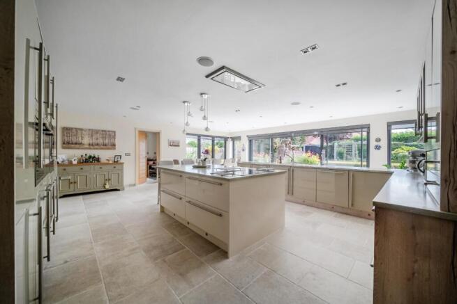 4 bed Detached for sale Image 10