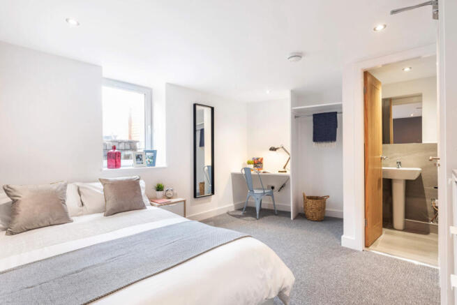 6 bed House to rent Image 5
