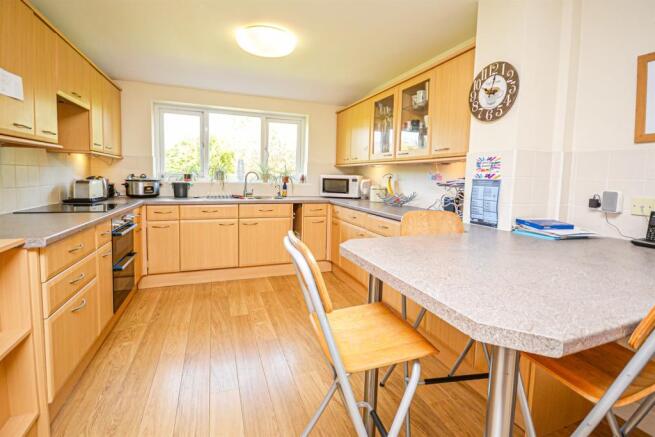 Kitchen/Breakfast Ro