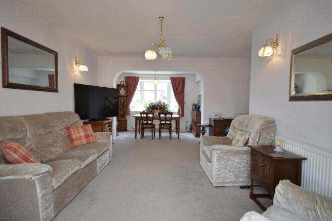 Lounge/Dining Room