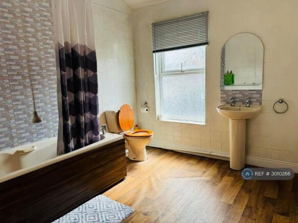 1 bed House Share to rent Image 5
