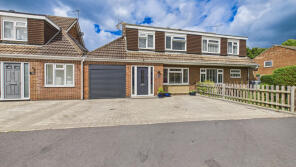 8, Rowland Way, Aylesbury HP19 7SL