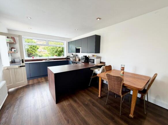 3 bed Semi-Detached for sale Image 4