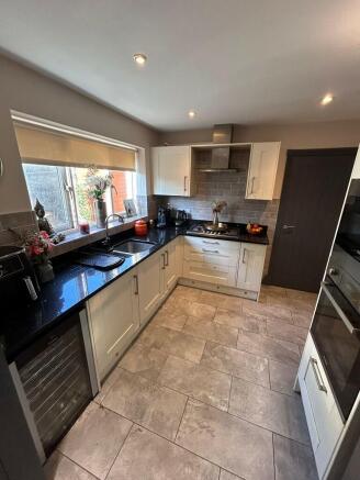 5 bed Detached for sale Image 7