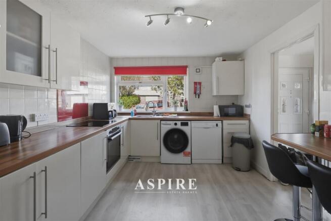 Overton Road, Benfleet photo 5