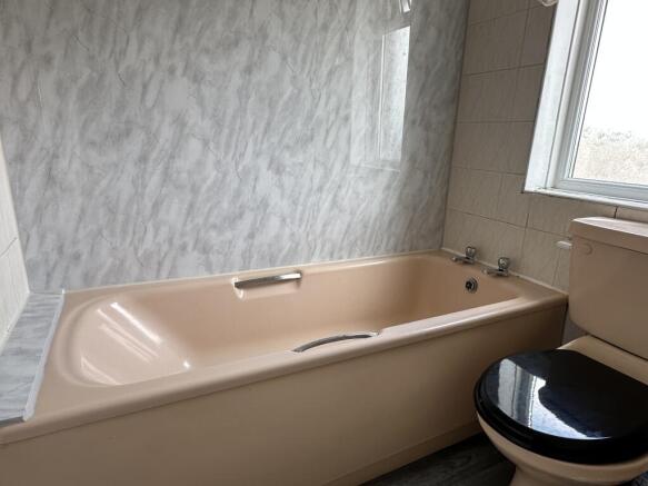 3 bed Semi-Detached to rent Image 9