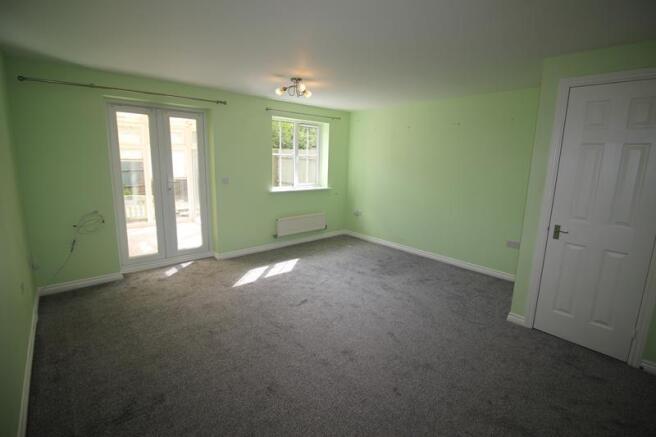 Living room & Dining (2)