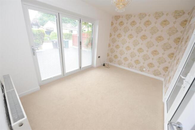 5 bed Link Detached House for sale Image 5