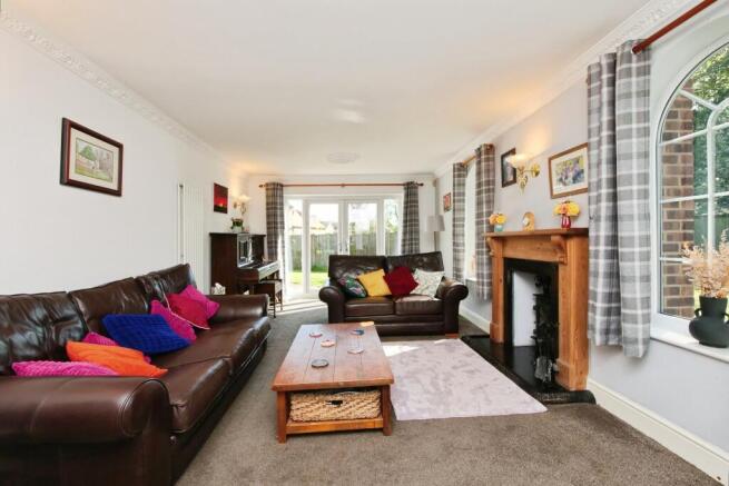 5 bed Detached for sale Image 6