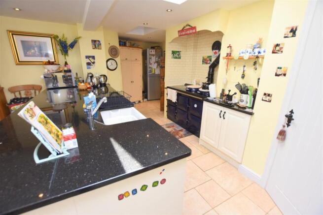 kitchen 2.JPG