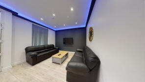 6, Beamsley Mount, Hyde Park, Leeds LS6 1LR