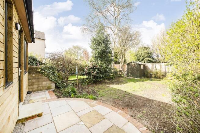 3 bed Semi-Detached to rent Image 11