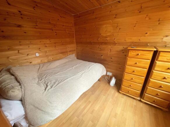 Chalet 1.jpg